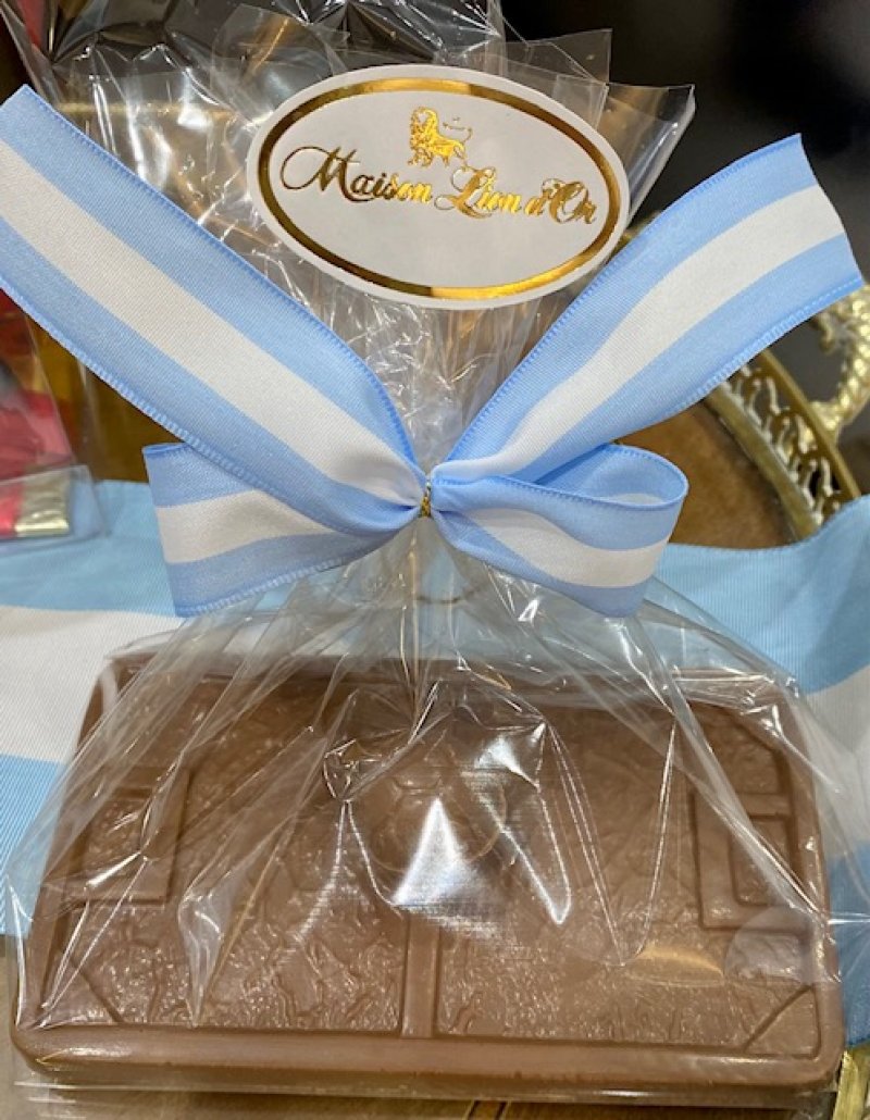 Cancha con pelota de chocolate con leche