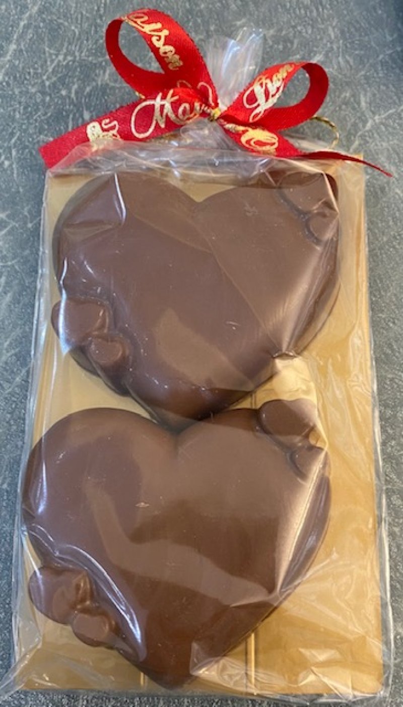 Corazones de chocolate con leche huecos