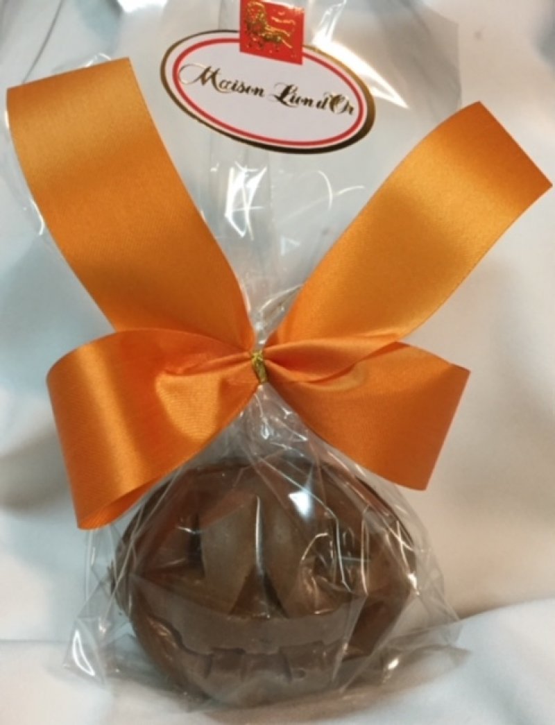 Calabaza sonriendo chocolate con leche