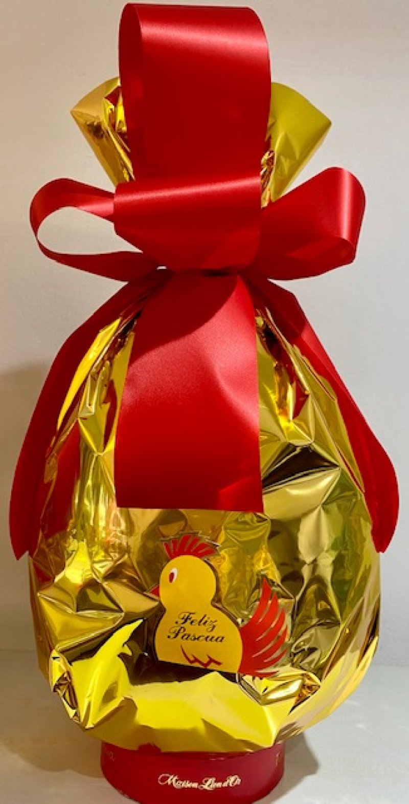 Huevo de Pascuas de chocolate con almendras